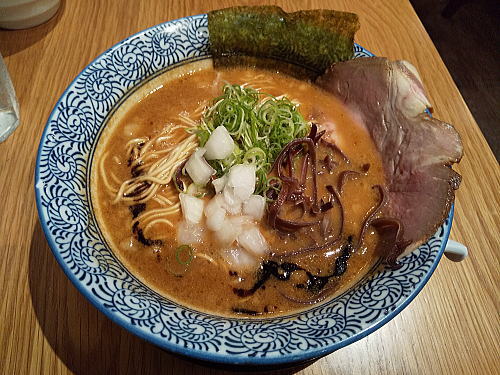 鶏と麦ときどき豚「背脂醤油豚骨そば」